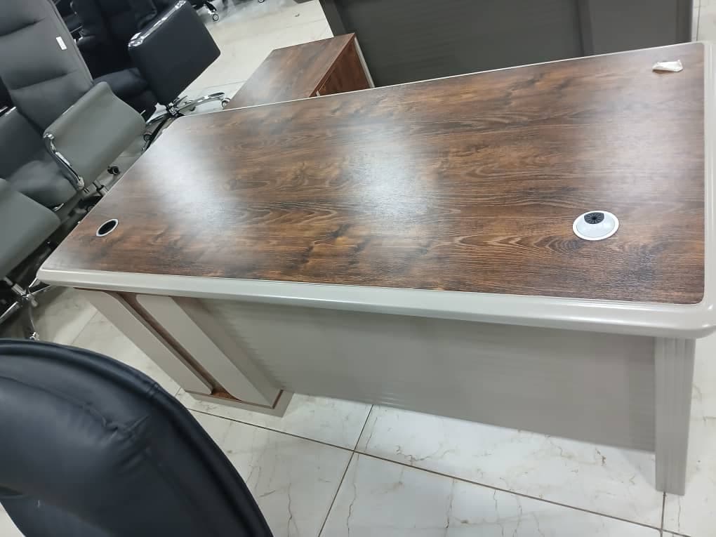 Fourniture d'équipements et mobilier de bureau