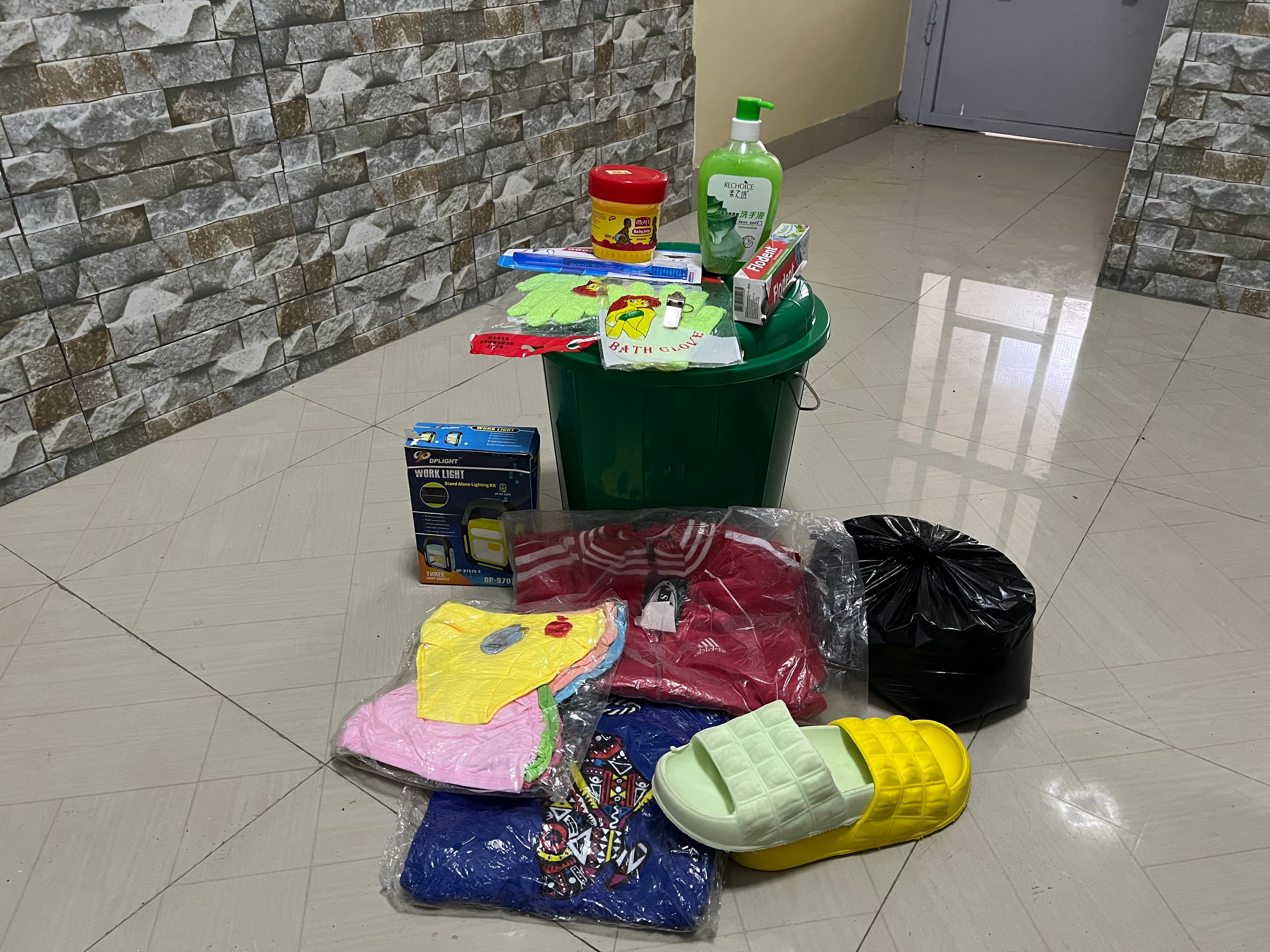 Fourniture de kits de dignité et transfert de fonds - Image 1