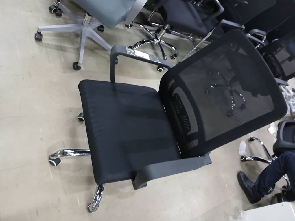 Fourniture d'équipements et mobilier de bureau - Image 3